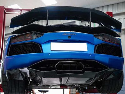 Lamborghini-Oily-shock-absorbers-Repair